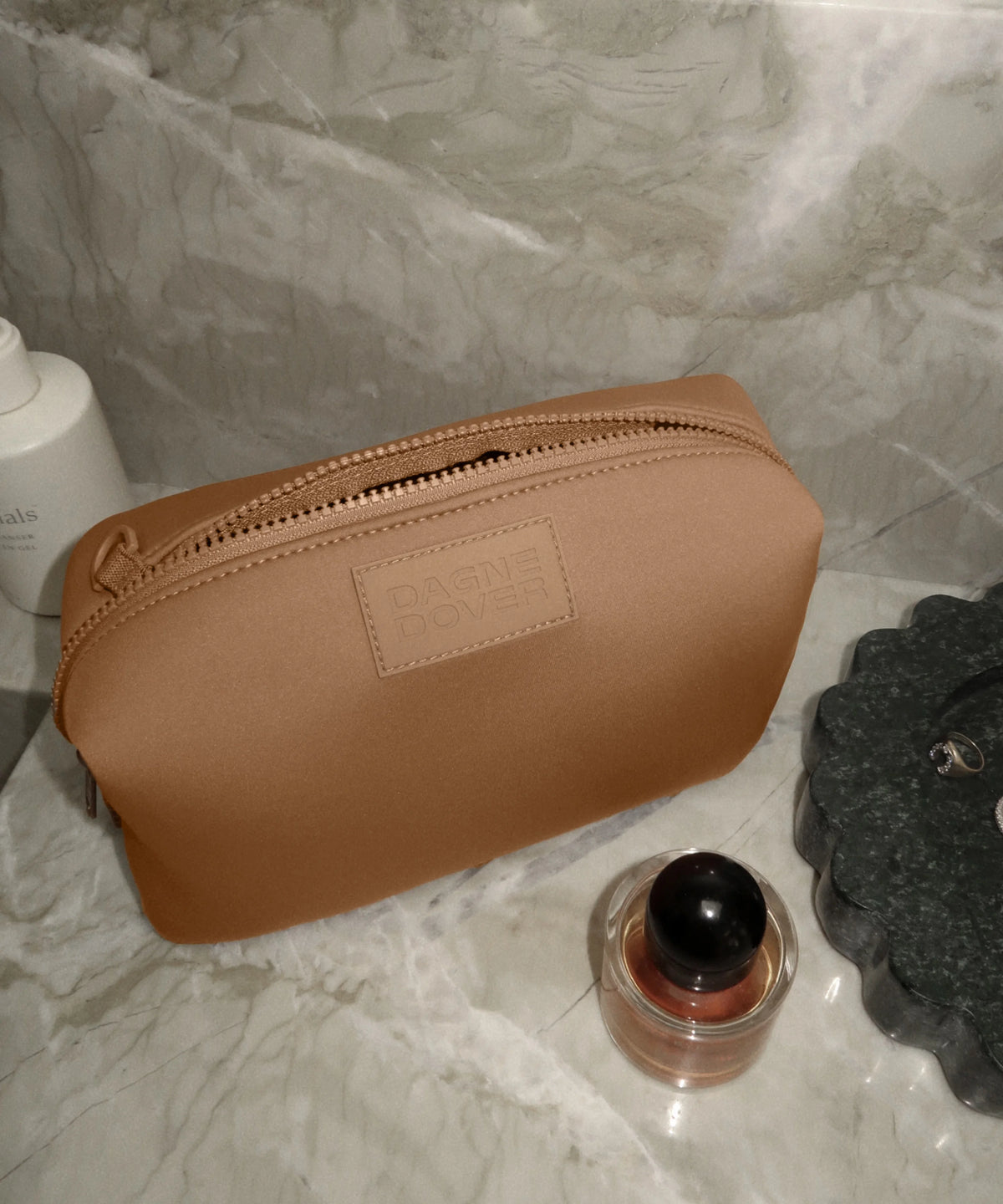 Hunter Toiletry Bag in Dune, Small